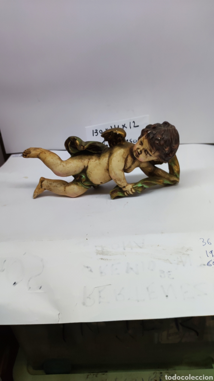 Antiques: Otro &aacute;ngel de la guarda, en yeso, pesa un kilo. centenario trajo mucha suerte a su due&ntilde;a.