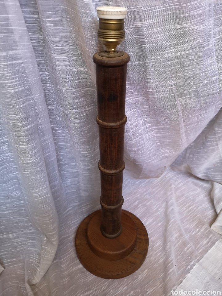 Antig&uuml;edades: Pie de lampara antiguo de madera tallada - Foto 2