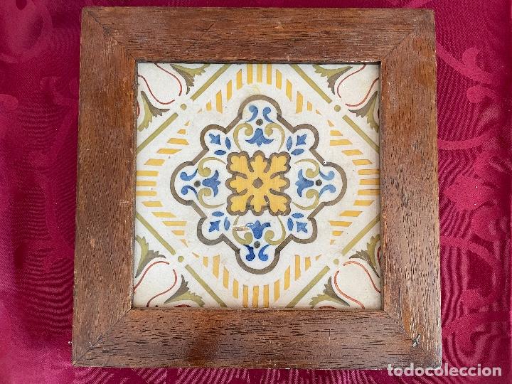 Antig&uuml;edades: Azulejo enmarcado antiguo - Foto 1