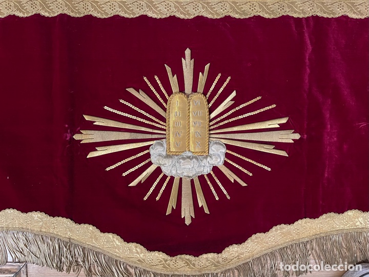 Antig&uuml;edades: Palio completo rojo bordado en oro - Foto 3