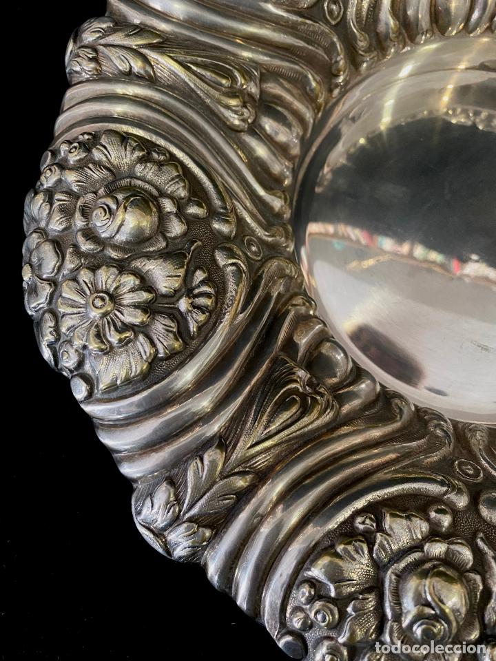 Antig&uuml;edades: Fant&aacute;stico centro de mesa plateado y repujado. 30 cm - Foto 2