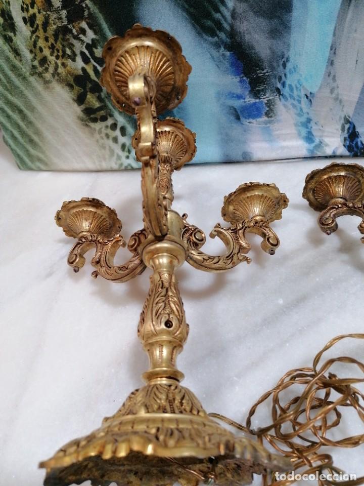 Antig&uuml;edades: C15 - Dos candelabros antiguos de bronce - Foto 7