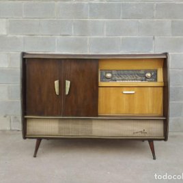 Mueble tocadiscos antiguo Blaupunkt estilo danés 1950. Aparador con radio antigua Arkona 21 vintage.