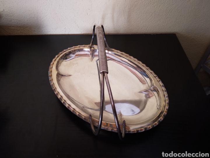 Antig&uuml;edades: Antigua bandeja de alpaca con asa - Foto 3