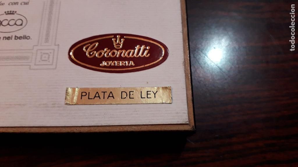 Antig&uuml;edades: Marco con relive en plata - Foto 2