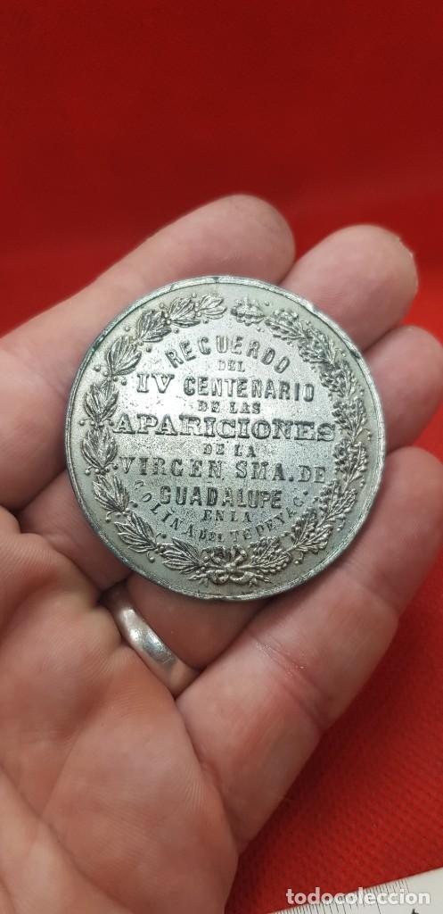 Antig&uuml;edades: Medall&oacute;n Nuestra Se&ntilde;ora de Guadalupe cuarto centenario 1931 - Foto 2