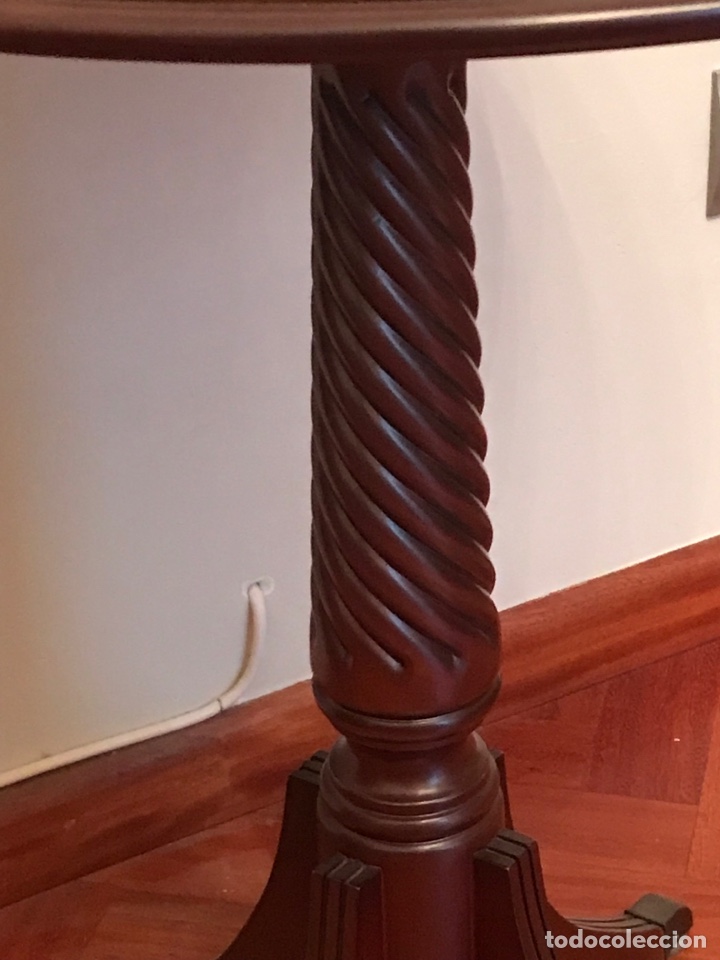 Antig&uuml;edades: Mesa auxiliar madera maciza 66x68cm - Foto 2
