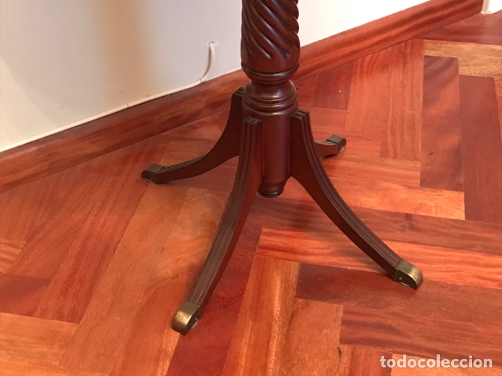 Antig&uuml;edades: Mesa auxiliar madera maciza 66x68cm - Foto 3