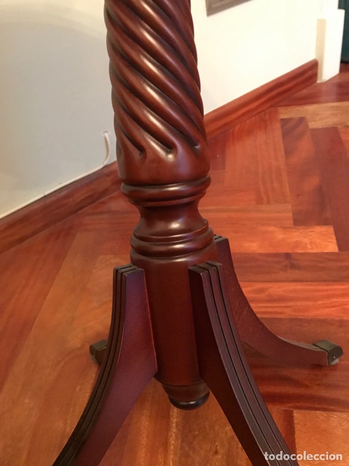 Antig&uuml;edades: Mesa auxiliar madera maciza 66x68cm - Foto 8