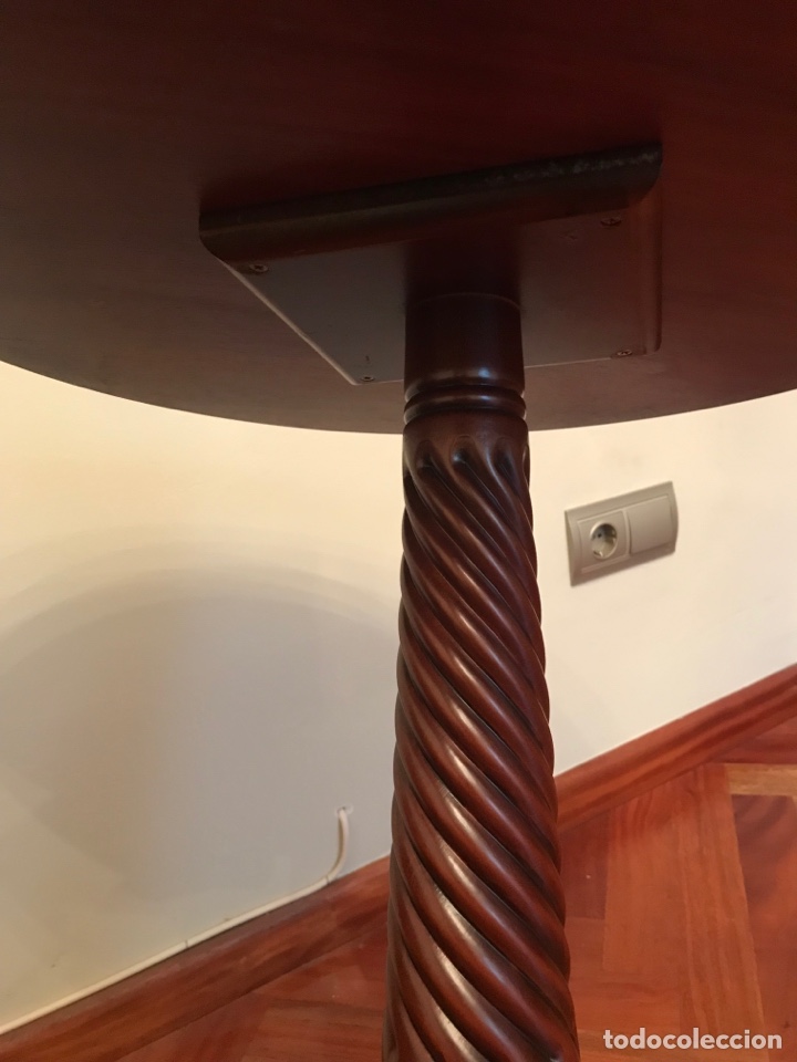 Antig&uuml;edades: Mesa auxiliar madera maciza 66x68cm - Foto 9