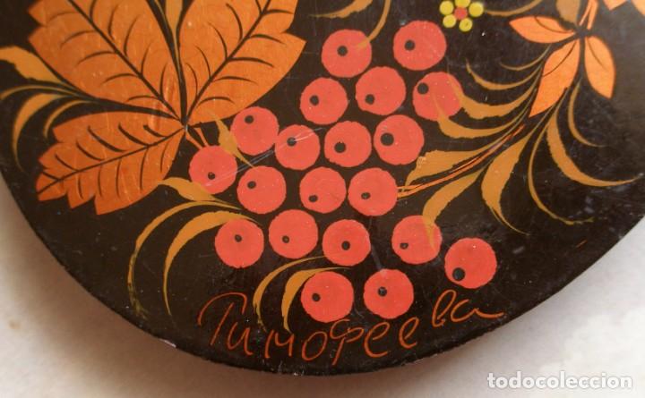 Antig&uuml;edades: TABLA DE MADERA PINTADA Y LACADA A MANO. RUSIA - Foto 2