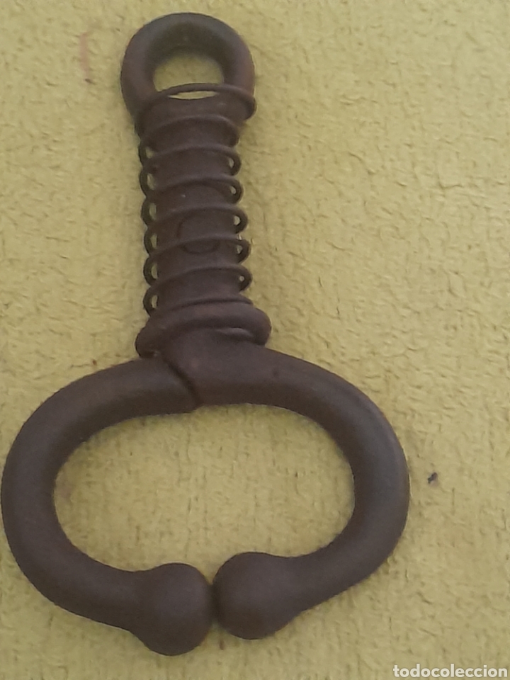 Antig&uuml;edades: Antiguo narigon para el ganado - Foto 1
