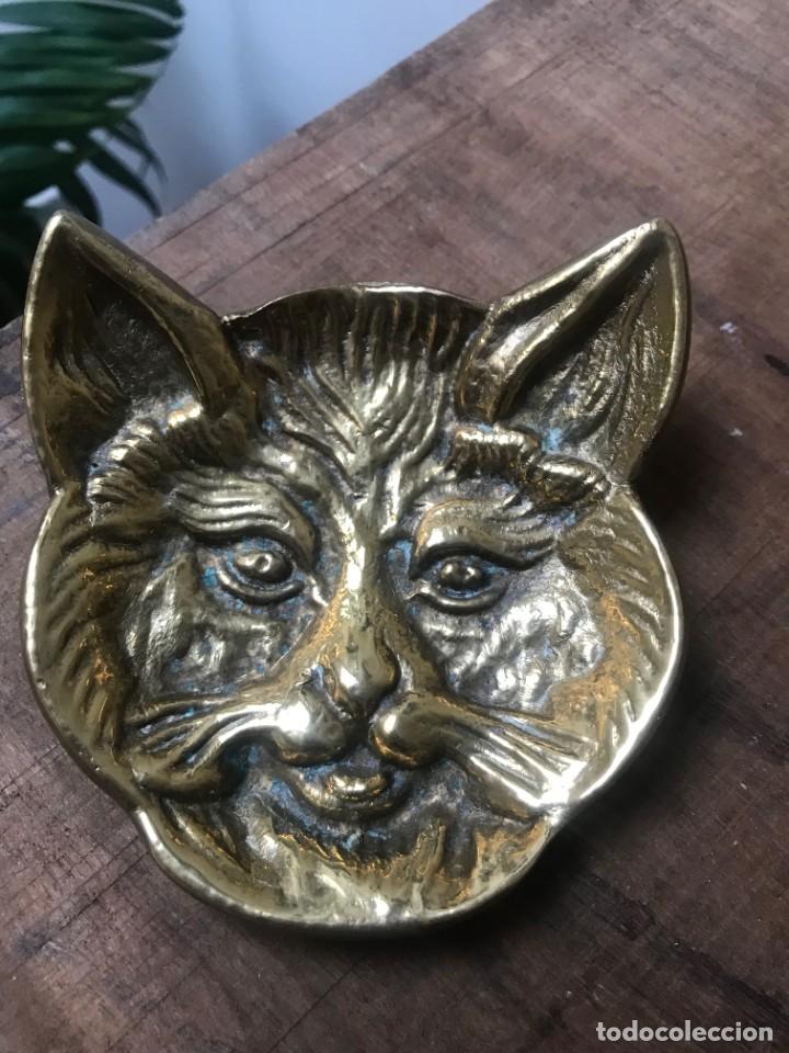 Antig&uuml;edades: TARJETERO CENICERO DE BRONCE GATO - Foto 1