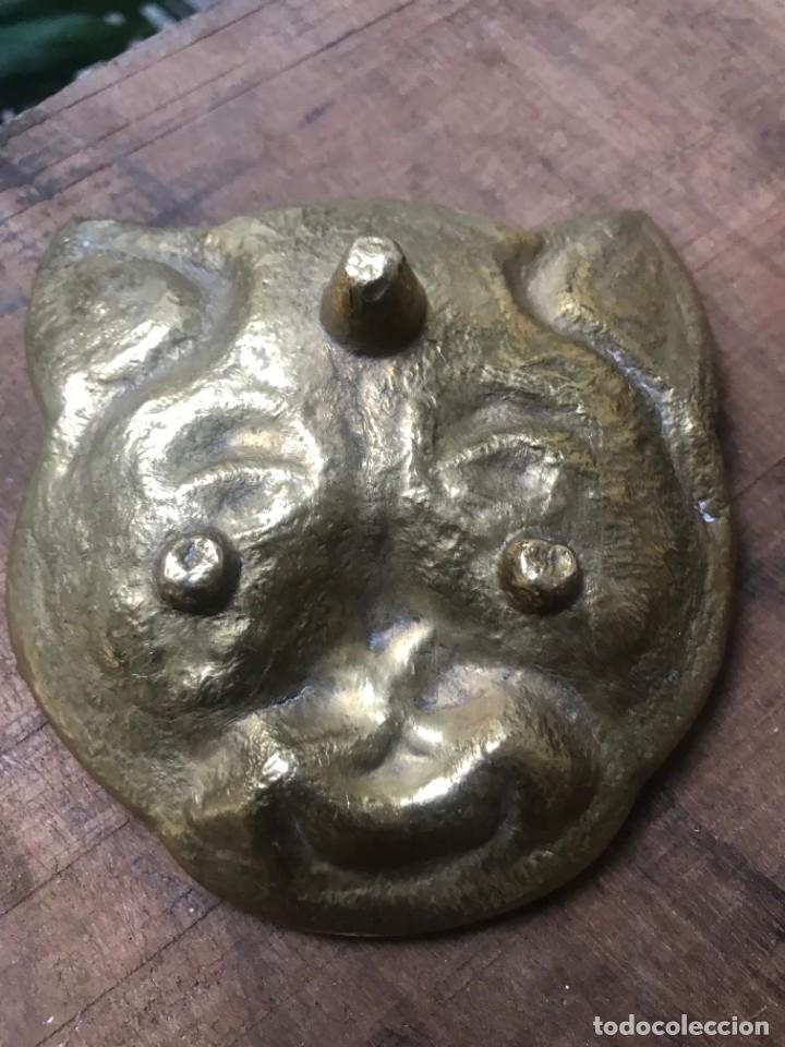 Antig&uuml;edades: TARJETERO CENICERO DE BRONCE GATO - Foto 2