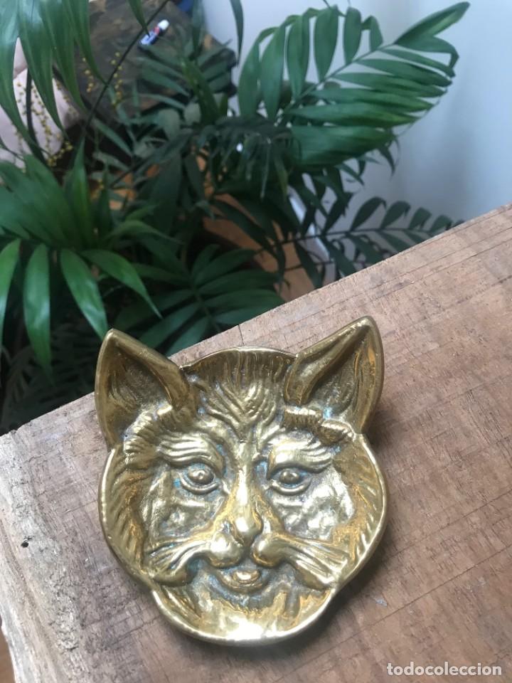 Antig&uuml;edades: TARJETERO CENICERO DE BRONCE GATO - Foto 3