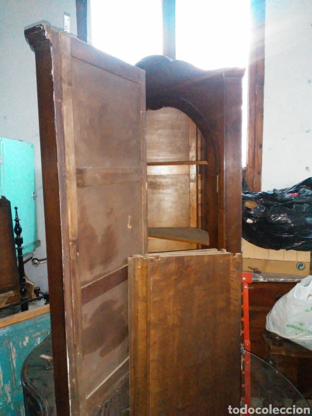 Antig&uuml;edades: Pareja de vitrinas rinconeras en caoba - Foto 9