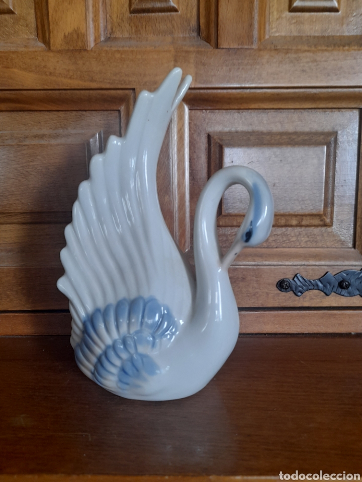 Antig&uuml;edades: Bonito cisne de porcelana - Foto 1
