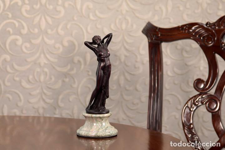 Antig&uuml;edades: ESCULTURA DAMA EN PIE - Foto 6
