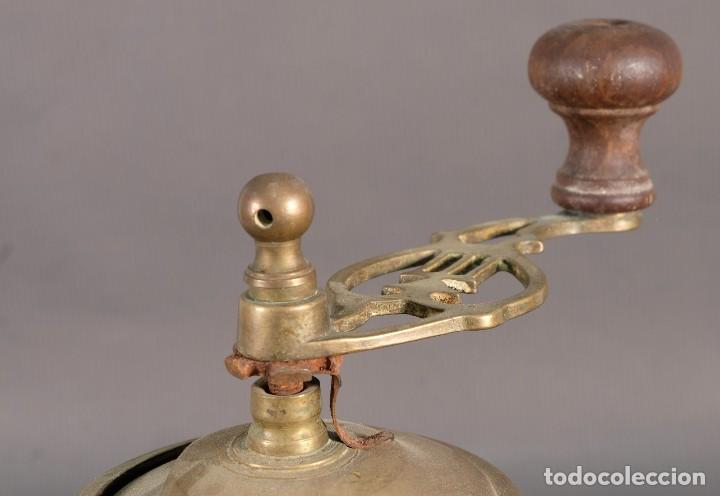 Antig&uuml;edades: Molinillo de caf&eacute; en metal dorado - Foto 8