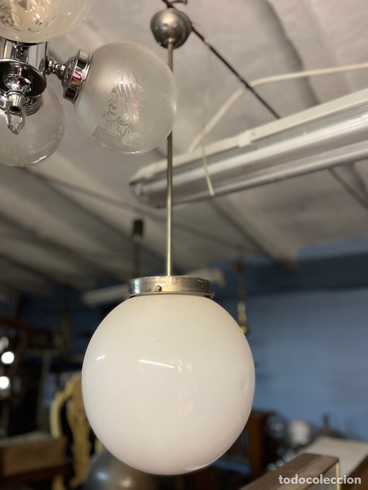 Antig&uuml;edades: Globo en opalina blanco. - Foto 1