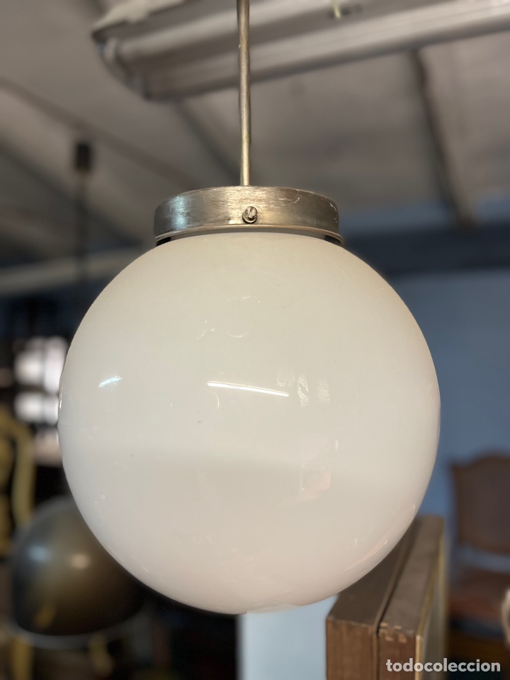 Antig&uuml;edades: Globo en opalina blanco. - Foto 2
