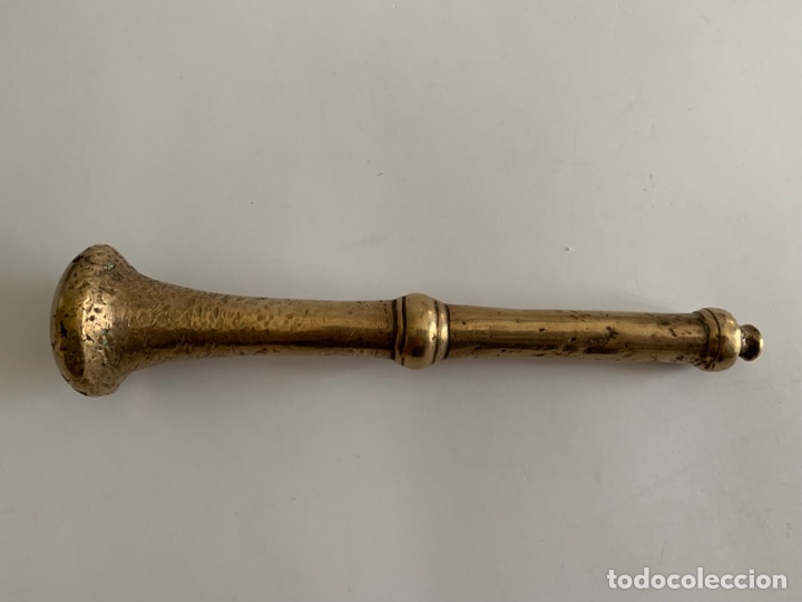 Antig&uuml;edades: Antiguo almirez bronce con mano - Foto 6