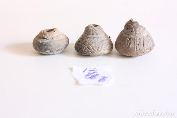 Antig&uuml;edades: Arqueolog&iacute;a. Lote de 3 fusayolas precolombinas muy decoradas. Cultura maya. Originales. Lote 17