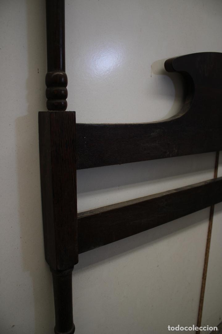 Antig&uuml;edades: cabecero de cama de madera - Foto 2
