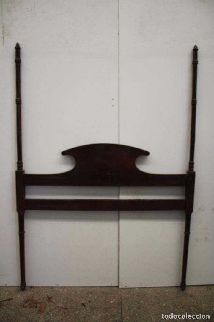 Antig&uuml;edades: cabecero de cama de madera - Foto 1