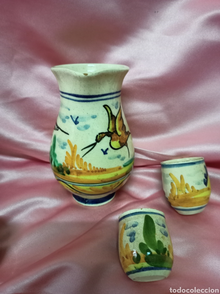Antig&uuml;edades: Antigua jarrita y 6 vasitos de chupitos. - Foto 3