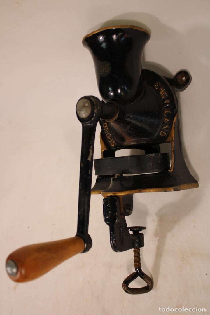 Antiquit&auml;ten: antiguo molinillo de cafe england n&ordm;1 de hierro aporcelanado