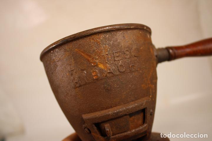Antig&uuml;edades: CRISOL o VASO de hierro con asa de madera - Foto 5