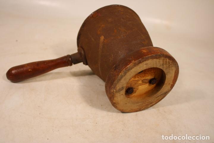Antig&uuml;edades: CRISOL o VASO de hierro con asa de madera - Foto 7
