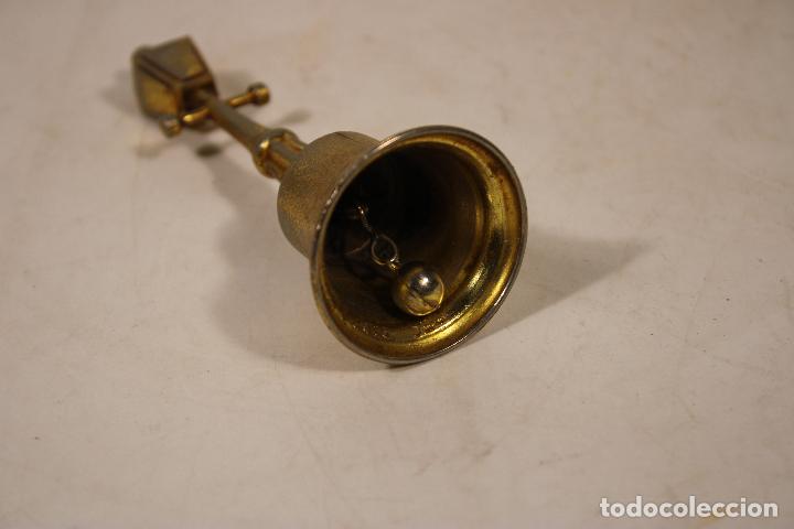Antig&uuml;edades: miniatura campana metal - Foto 2