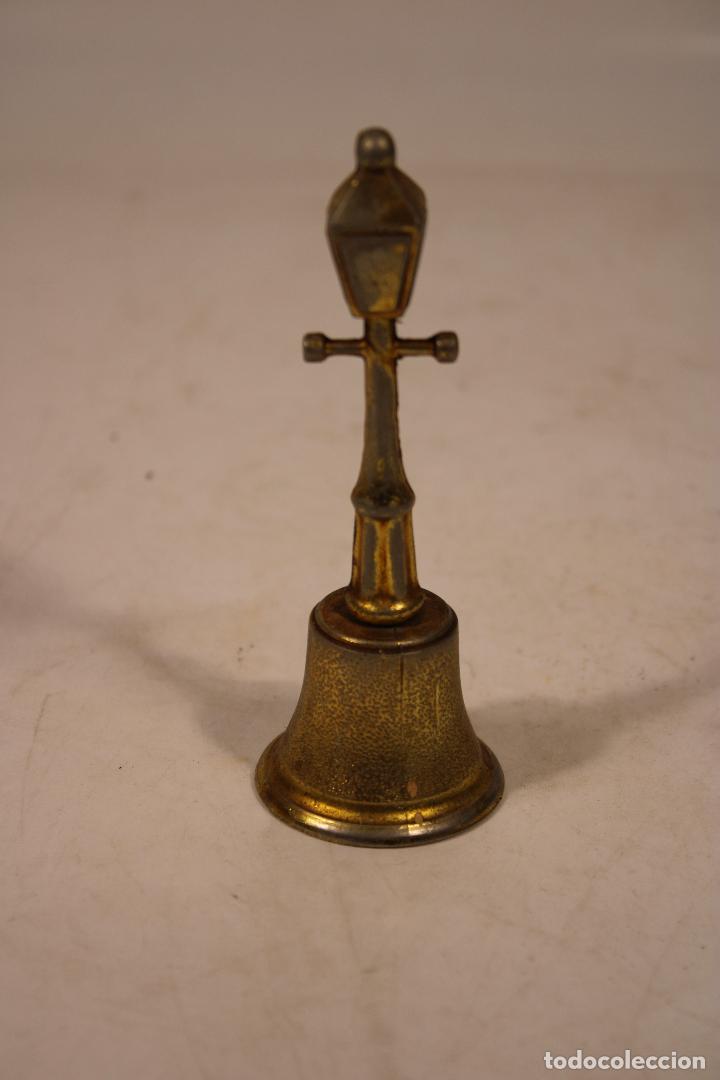Antig&uuml;edades: miniatura campana metal - Foto 3