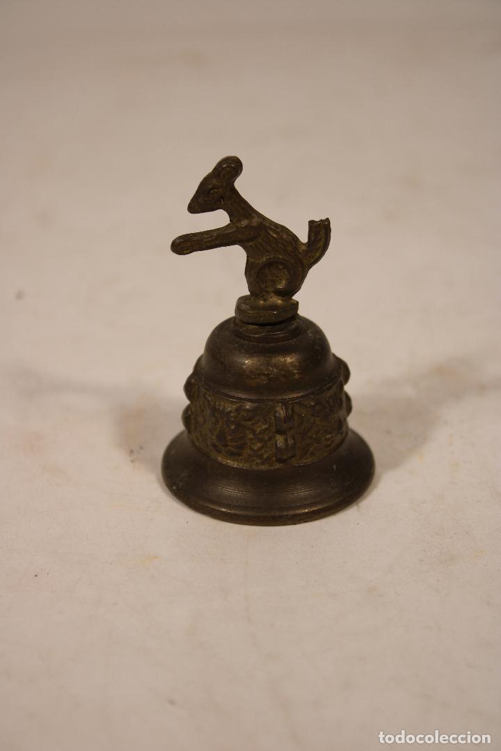 Antig&uuml;edades: miniatura campana bronce - Foto 1