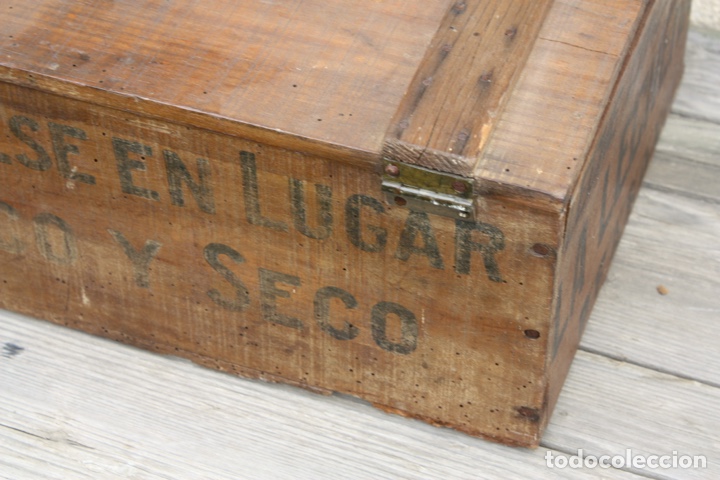 Antig&uuml;edades: Caja de madera Leche Condensada La Lechera. - Foto 30