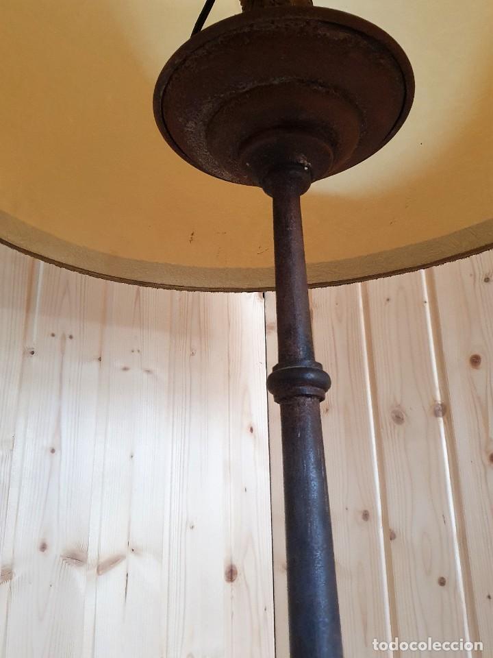 Antig&uuml;edades: LAMPARA DE PIE , HACHERO EN FORJA - Foto 4