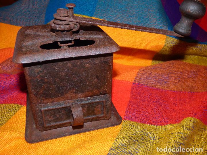 Antig&uuml;edades: Molinillo de hierro. - Foto 1