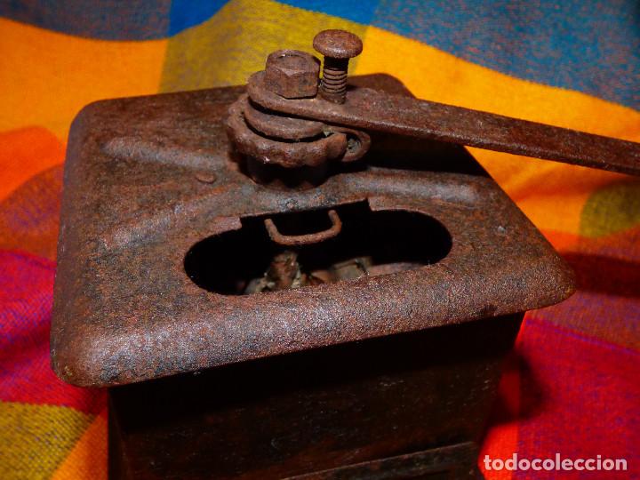 Antig&uuml;edades: Molinillo de hierro. - Foto 2