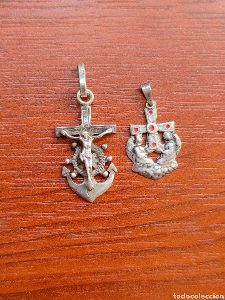 Antig&uuml;edades: Dos medallitas en plata. - Foto 1