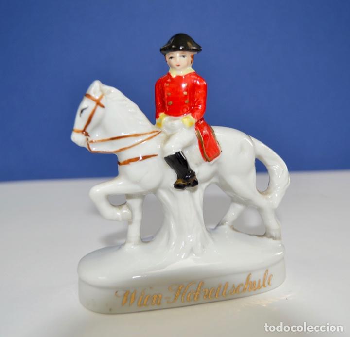 Antiguidades: Preciosa figurita de Porcelana. Recuerdo Escuela Espa&ntilde;ola de Equitaci&oacute;n. Hobreitschule. Viena.