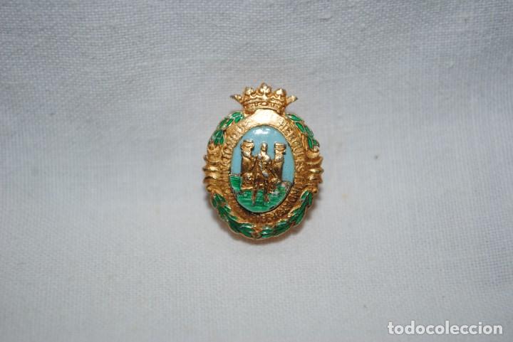 Antig&uuml;edades: ESCUDO DE CADIZ DE PLATA Y ESMALTADO . - Foto 1