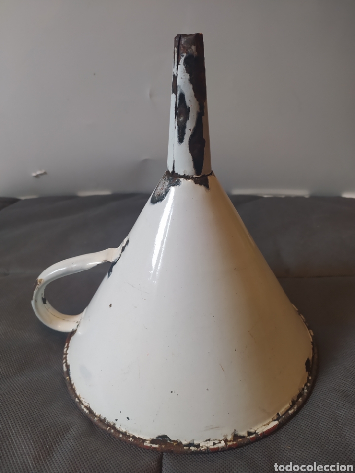 Antig&uuml;edades: Embudo de hierro esmaltado - Foto 1