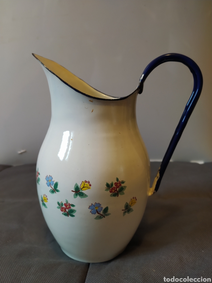Antig&uuml;edades: Jarra hierro esmaltada decorada con flores - Foto 1