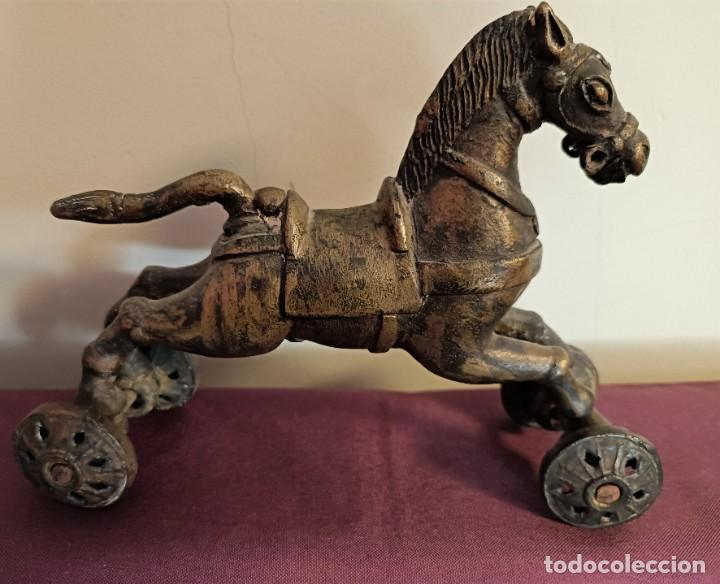 Antig&uuml;edades: ANTIGUO CABALLO CON RUEDAS DE BRONCE - Foto 6