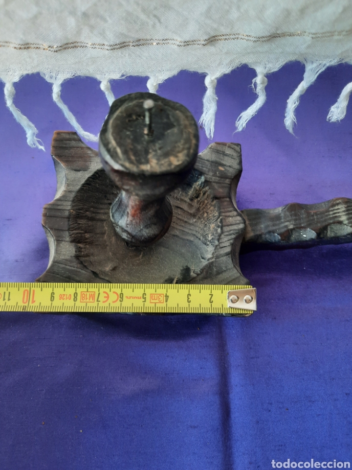 Antig&uuml;edades: Antigua palmatoria r&uacute;stica de madera. - Foto 2