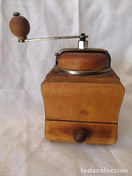 ANTIGUO MOLINILLO DE CAF&Eacute; DE MADERA , MUY RARO