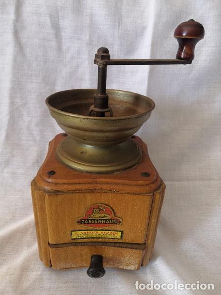 Oggetti Antichi: ANTIGUO MOLINILLO DE CAF&Eacute; DE MADERA MARCA ZASSENHAUS, MUY RARO
