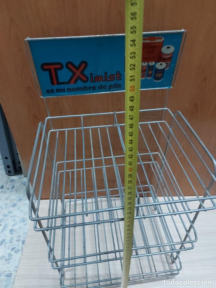 Antig&uuml;edades: ANTIGUO EXPOSITOR DE PILAS TXIMIST - Foto 11